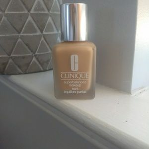 Clinique Superbalanced Makeup